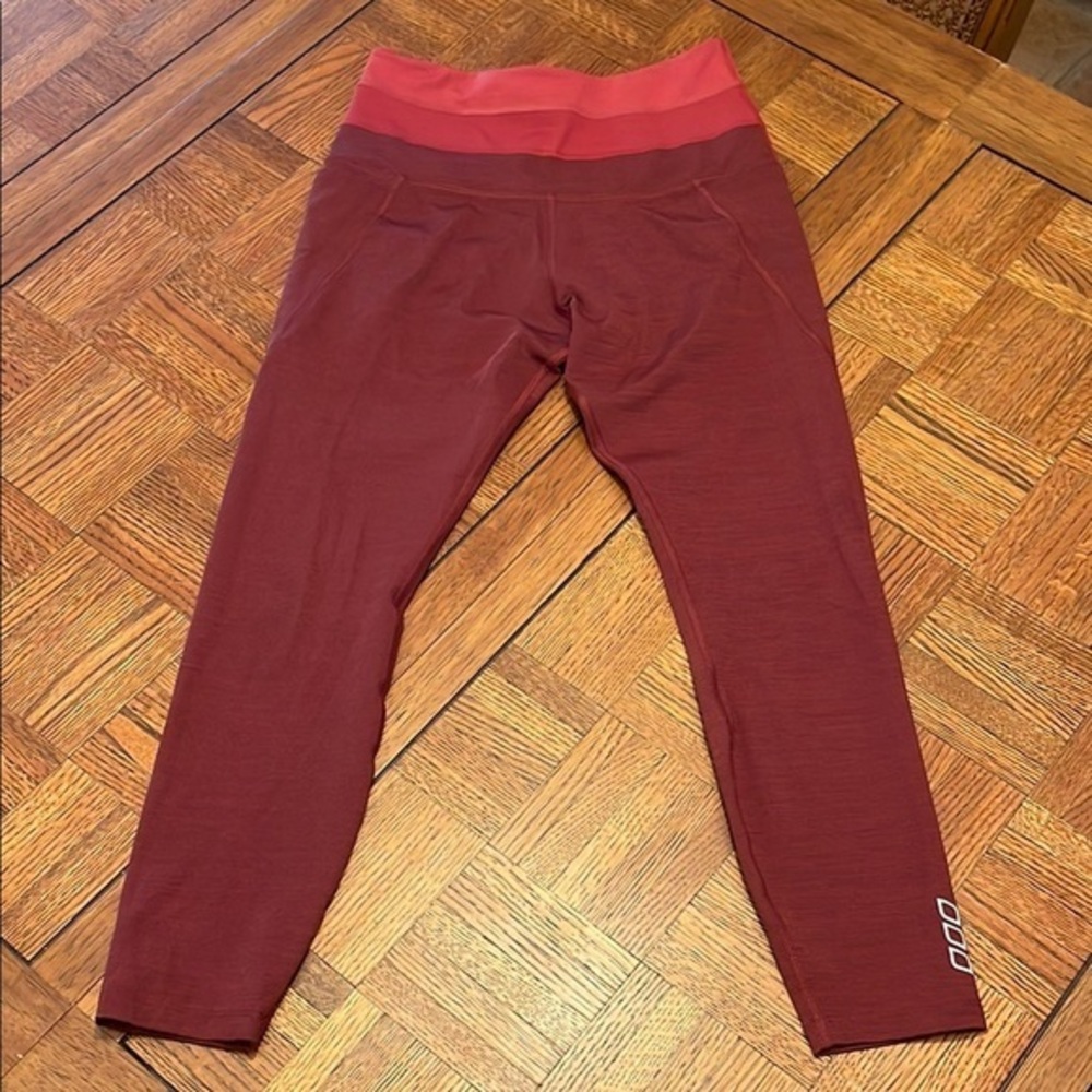Lorna Jane color black cropped Leggings small